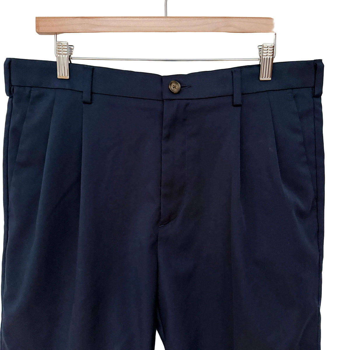MNMLY Refreshed Navy Roundtree & Yorke Pleated Golf Shorts - 34 Waist